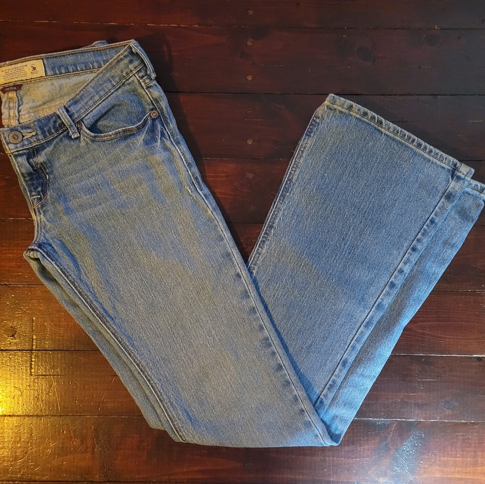 ***SOLD*** Vintage Y2K Hollister Low-Rise Cali Flare Jeans Size 3R  **SOLD***